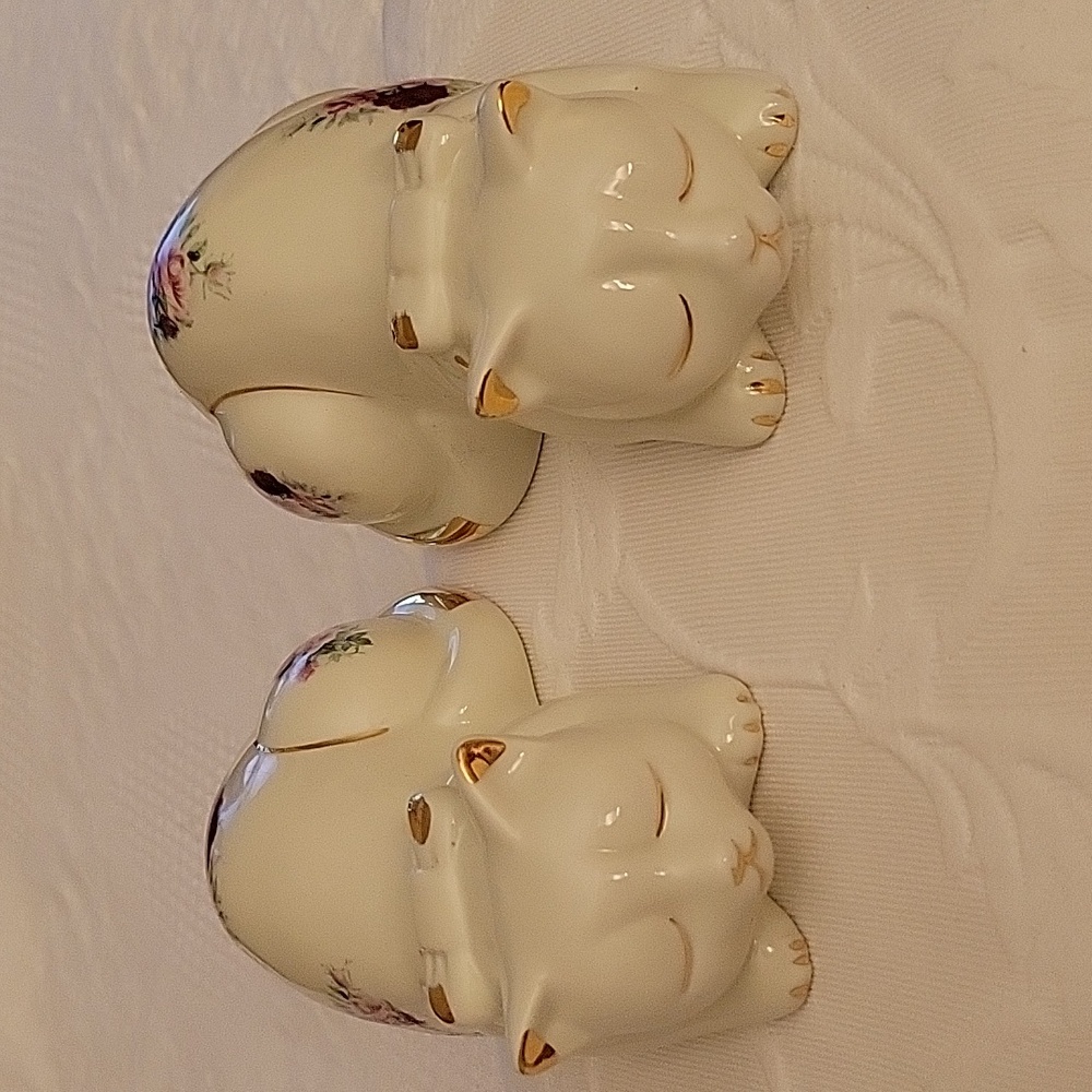 Formalities by Baum Bros. (2) Sleeping Cats.  Gold detail